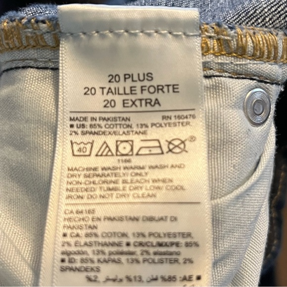 Old Navy Bootcut Plus Comfort Waist Jeans - Picture 3 of 3